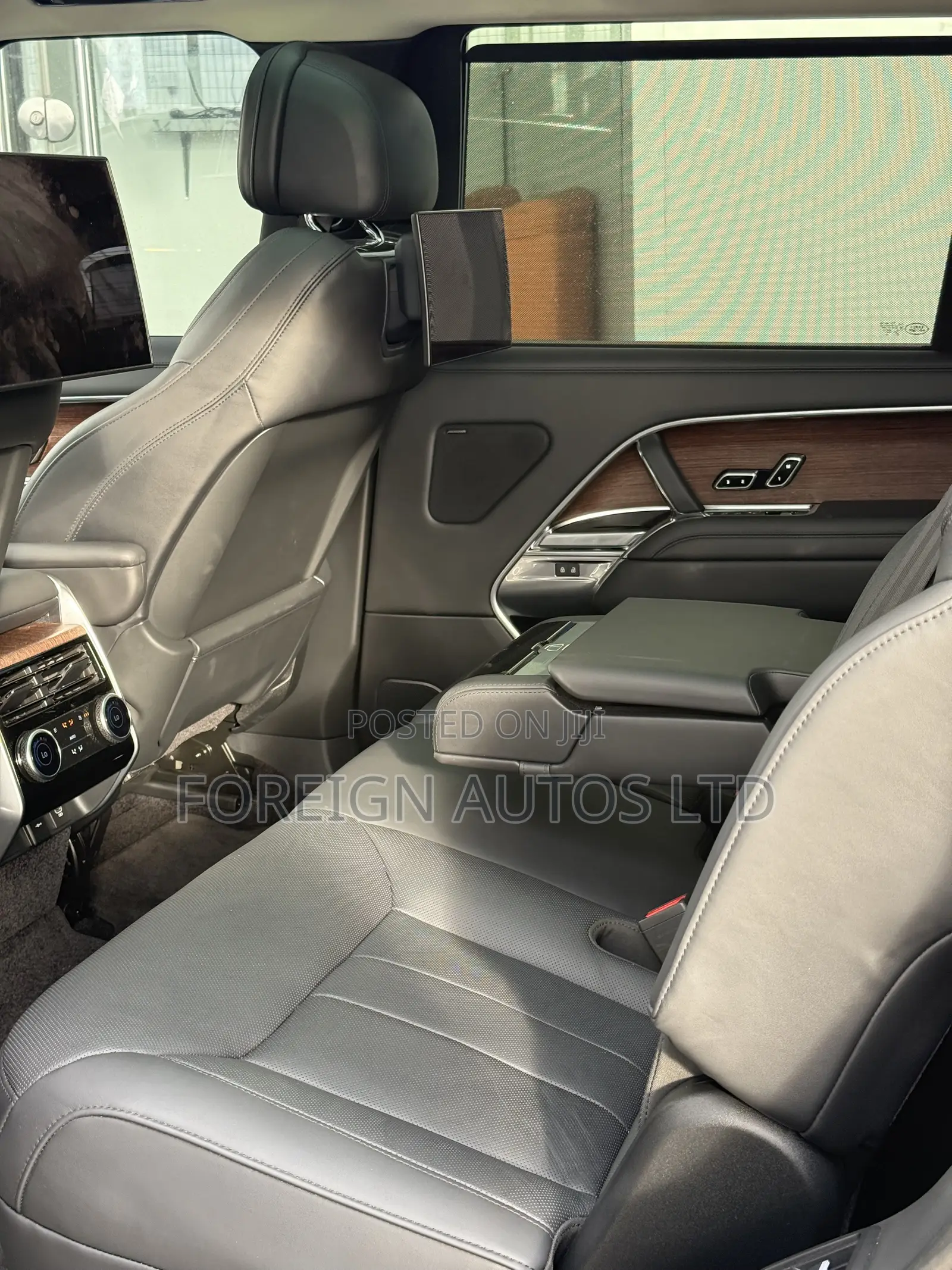 Land Rover Range Rover P530 SE LWB 7 Seat 2023 Black