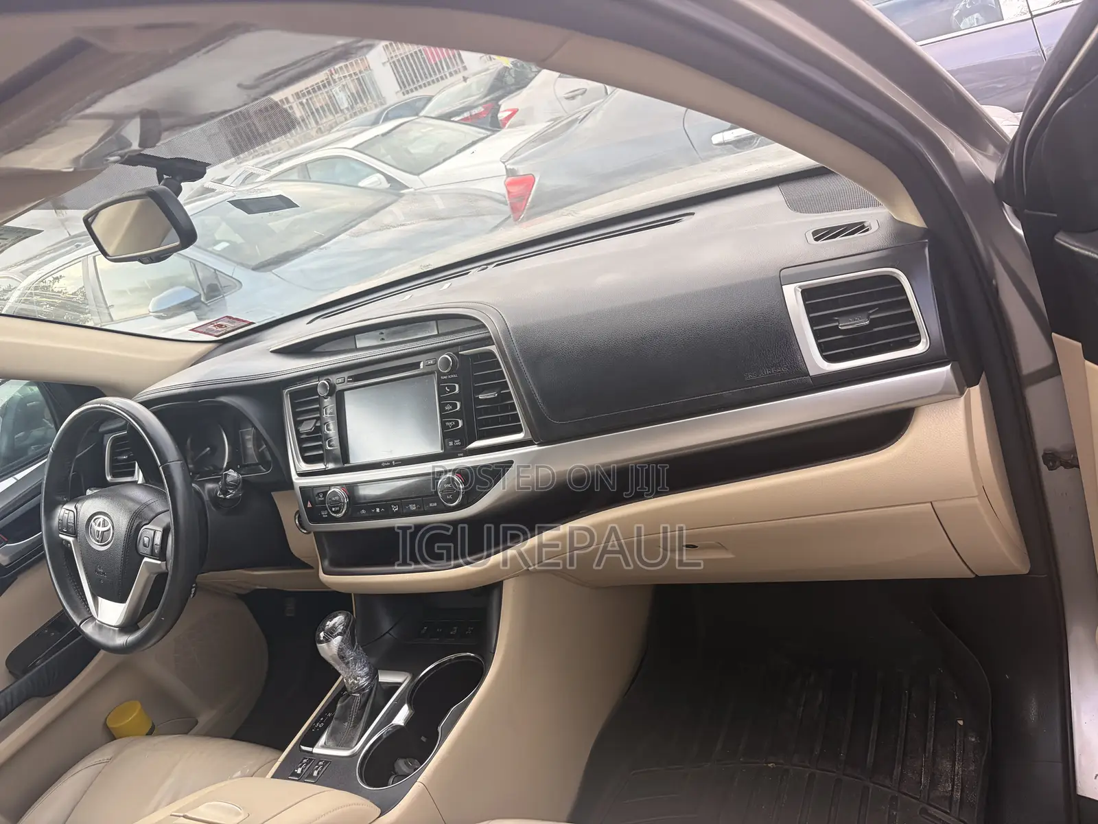 Toyota Highlander XLE V6 4x4 (3.5L 6cyl 6A) 2016 Gold