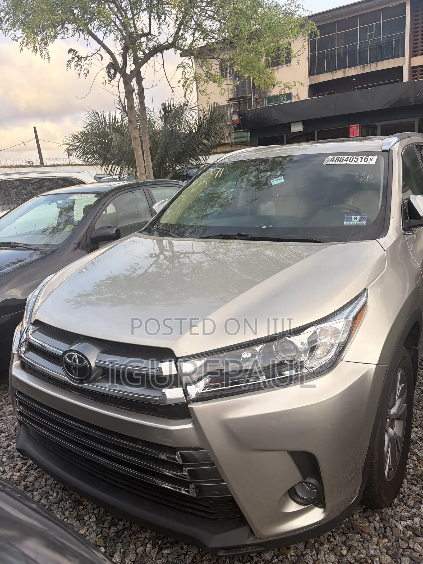 Toyota Highlander XLE V6 4x4 (3.5L 6cyl 6A) 2016 Gold