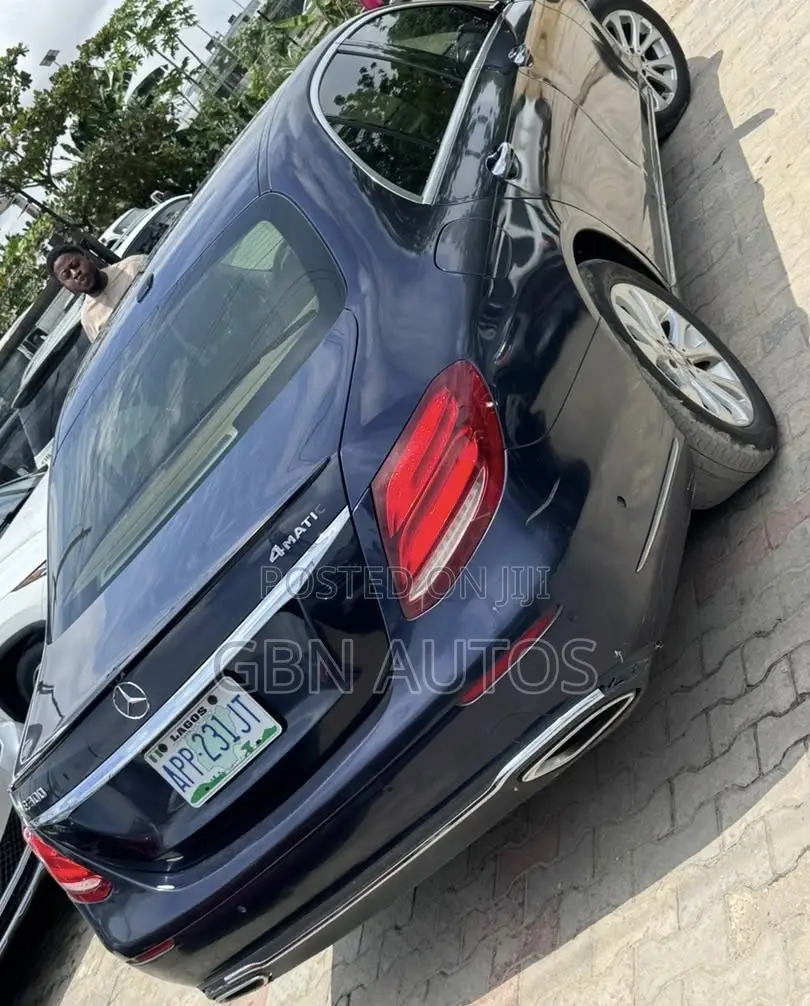 Mercedes-Benz E300 2018 Blue