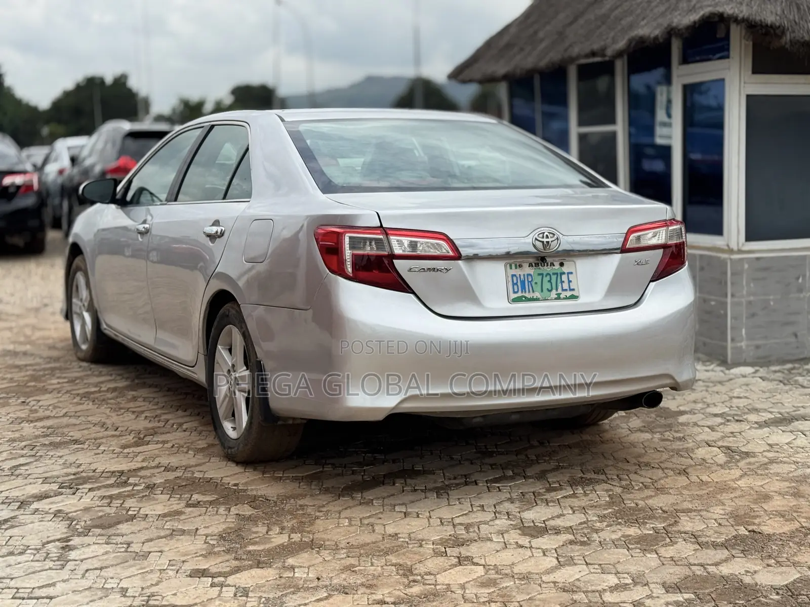 Toyota Camry XLE 4dr Sedan (2.5L 4cyl 6A) 2013 Silver