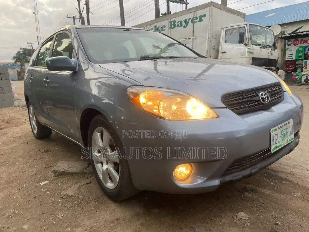 Toyota Matrix Hatchback AWD (1.8L 4cyl 4A) 2005 Blue