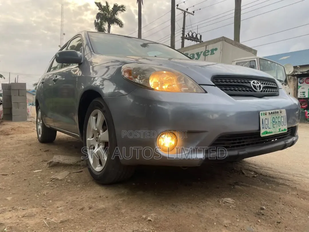 Toyota Matrix Hatchback AWD (1.8L 4cyl 4A) 2005 Blue
