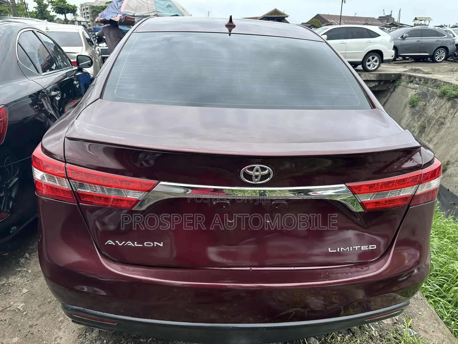 Toyota Avalon Limited Sedan FWD (3.5L 6cyl 6A) 2013 Red