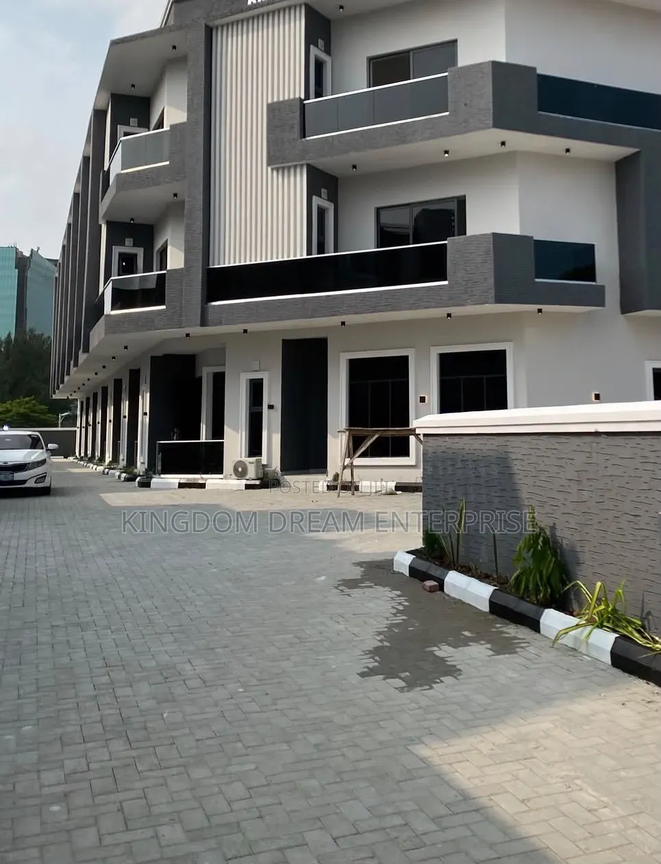 4bdrm Duplex in Oniru Victoria for sale