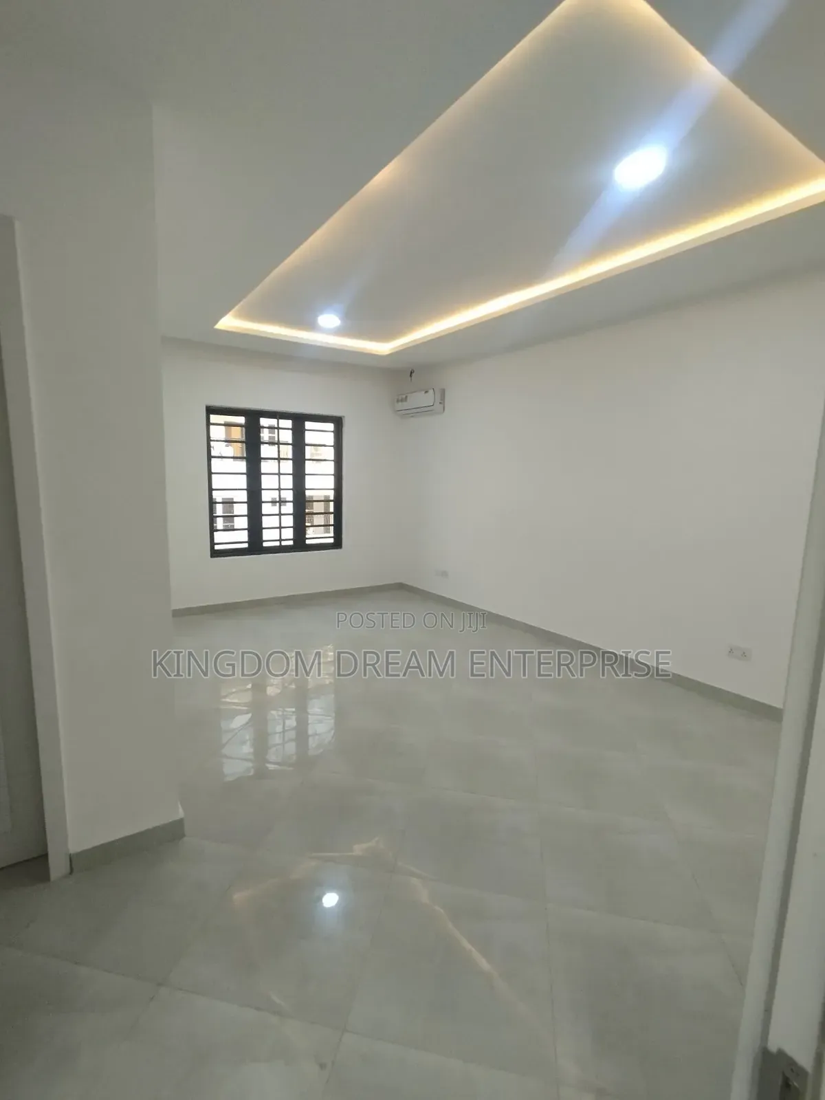 4bdrm Duplex in Oniru Victoria for sale