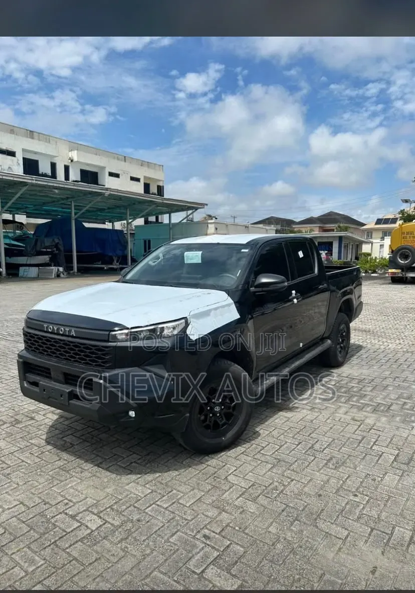 New Toyota Hilux 2026 Black