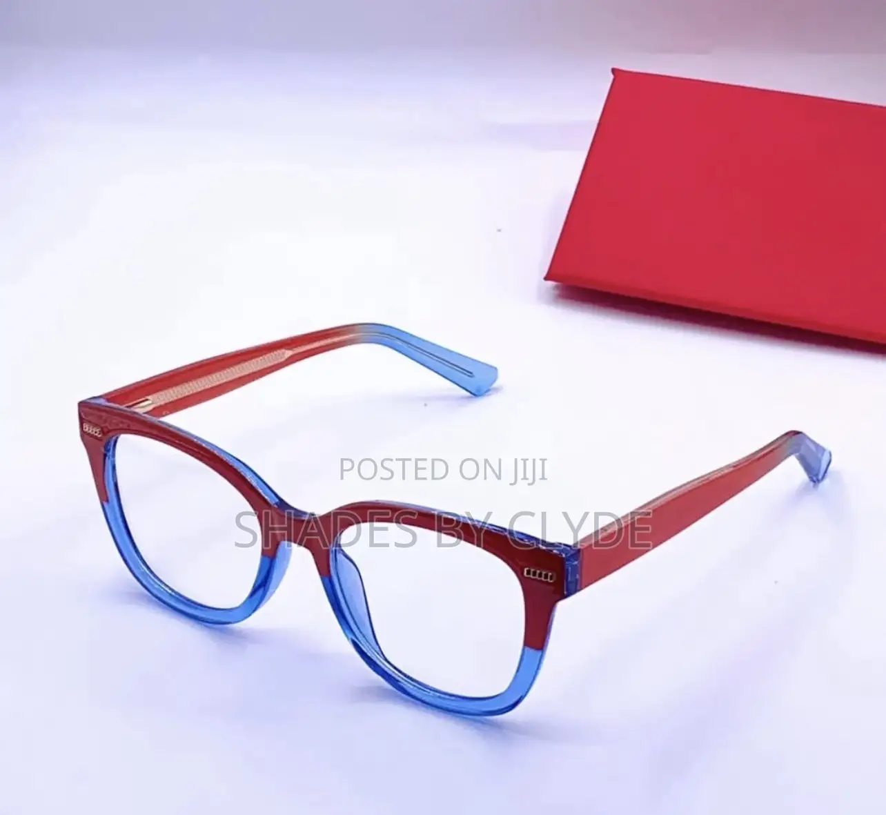 Vibrant Cat-Eye Dual-Tone Designer Frames – Statement Eyewear
