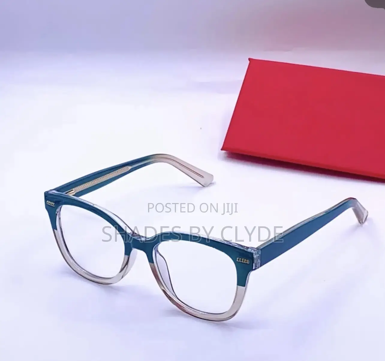 Vibrant Cat-Eye Dual-Tone Designer Frames – Statement Eyewear