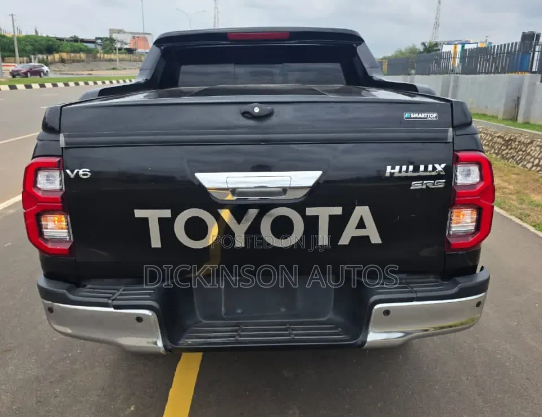 Toyota Hilux 2021 Black