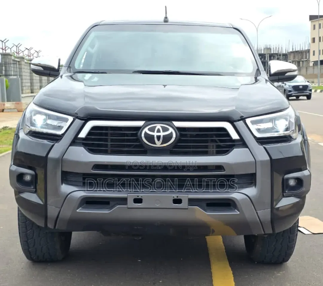 Toyota Hilux 2021 Black