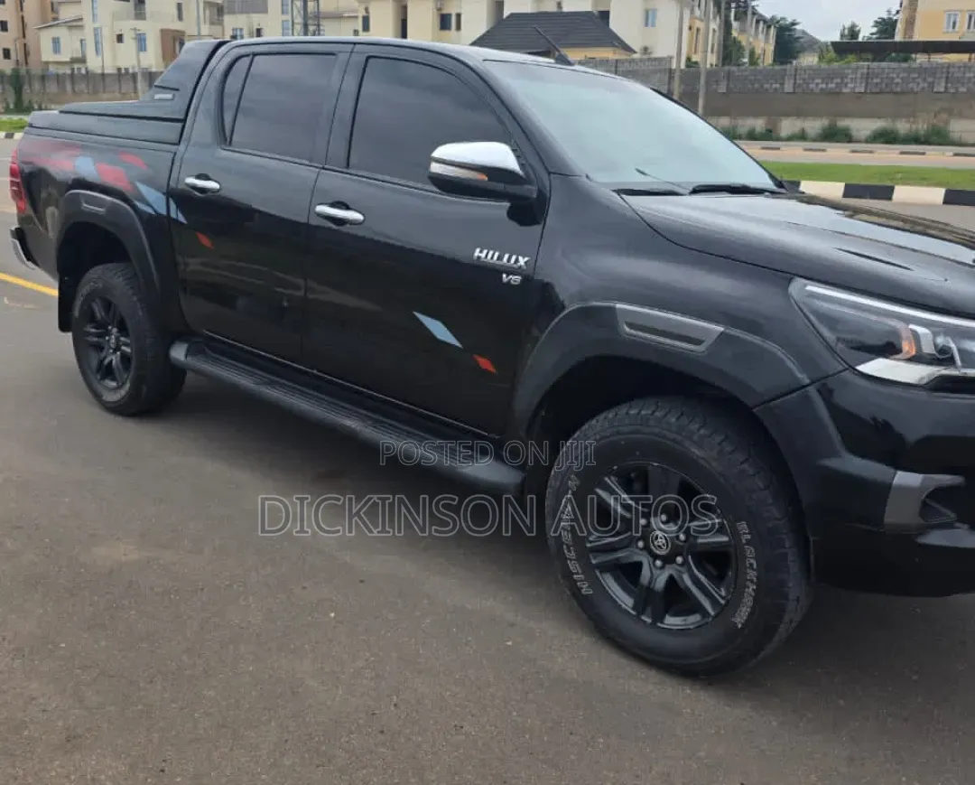 Toyota Hilux 2021 Black