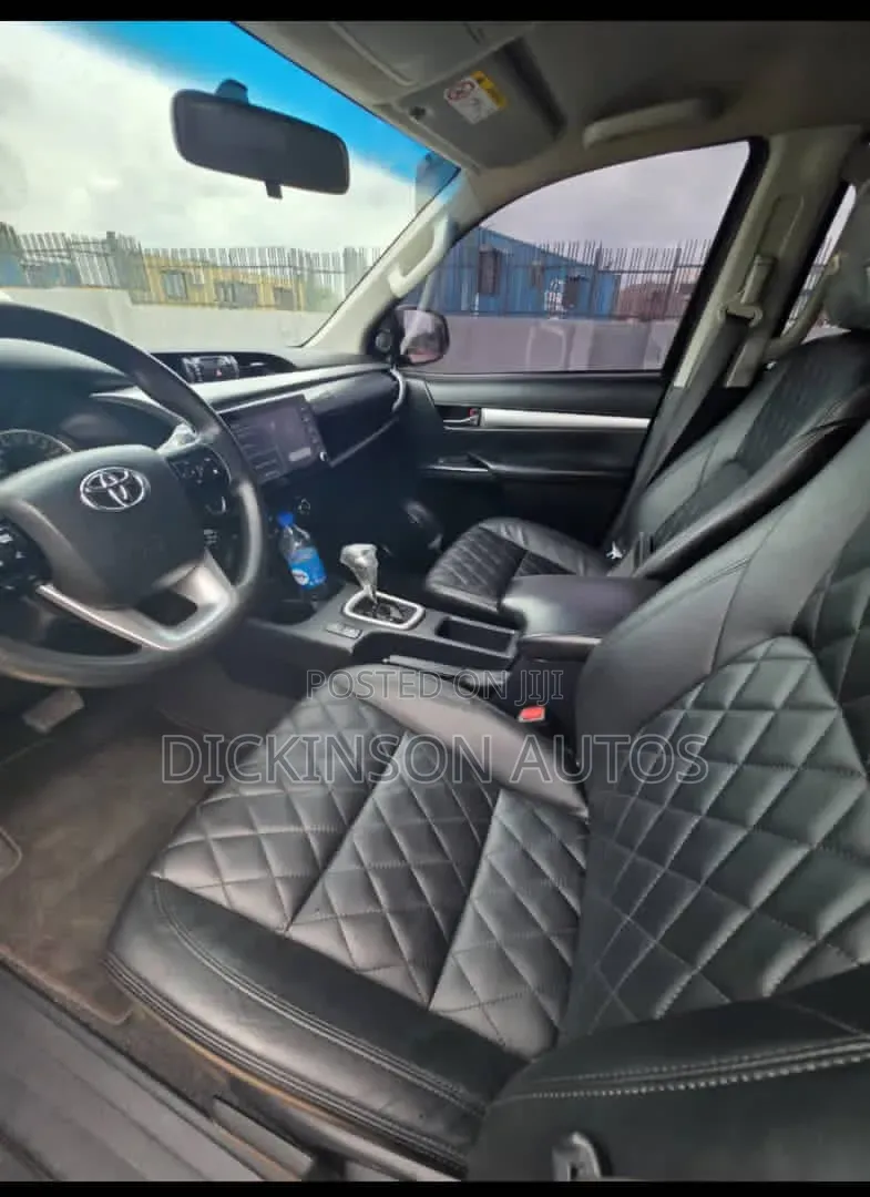 Toyota Hilux 2021 Black