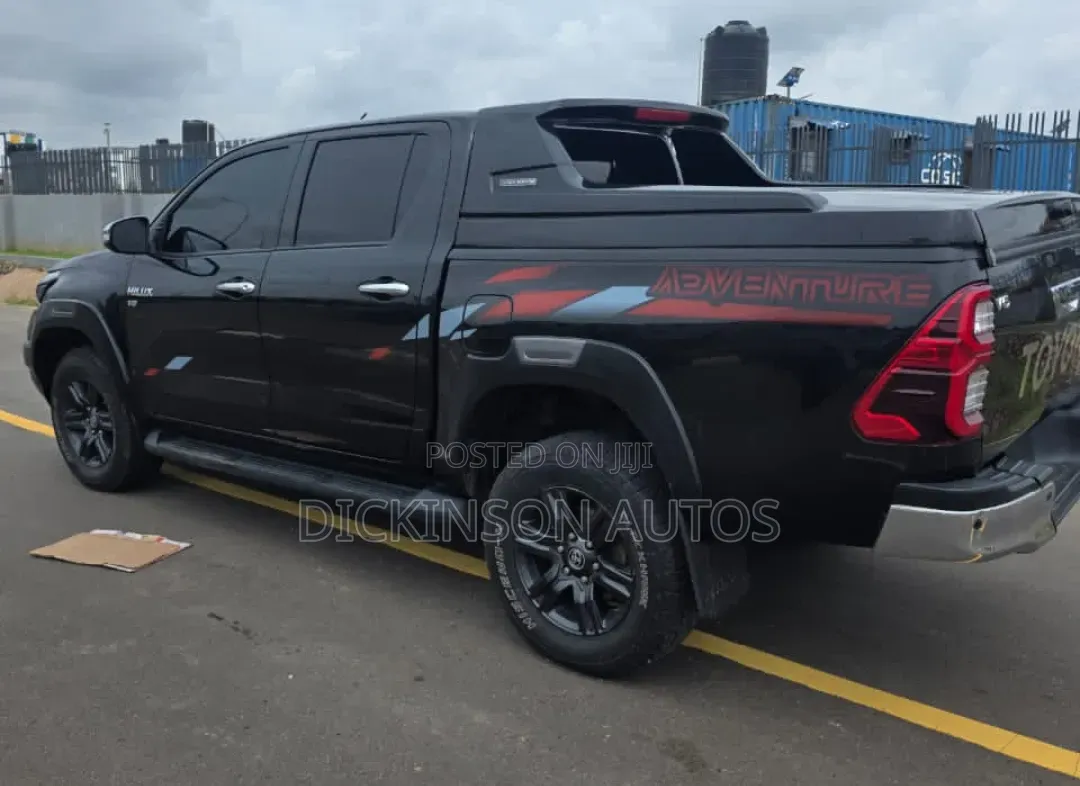 Toyota Hilux 2021 Black