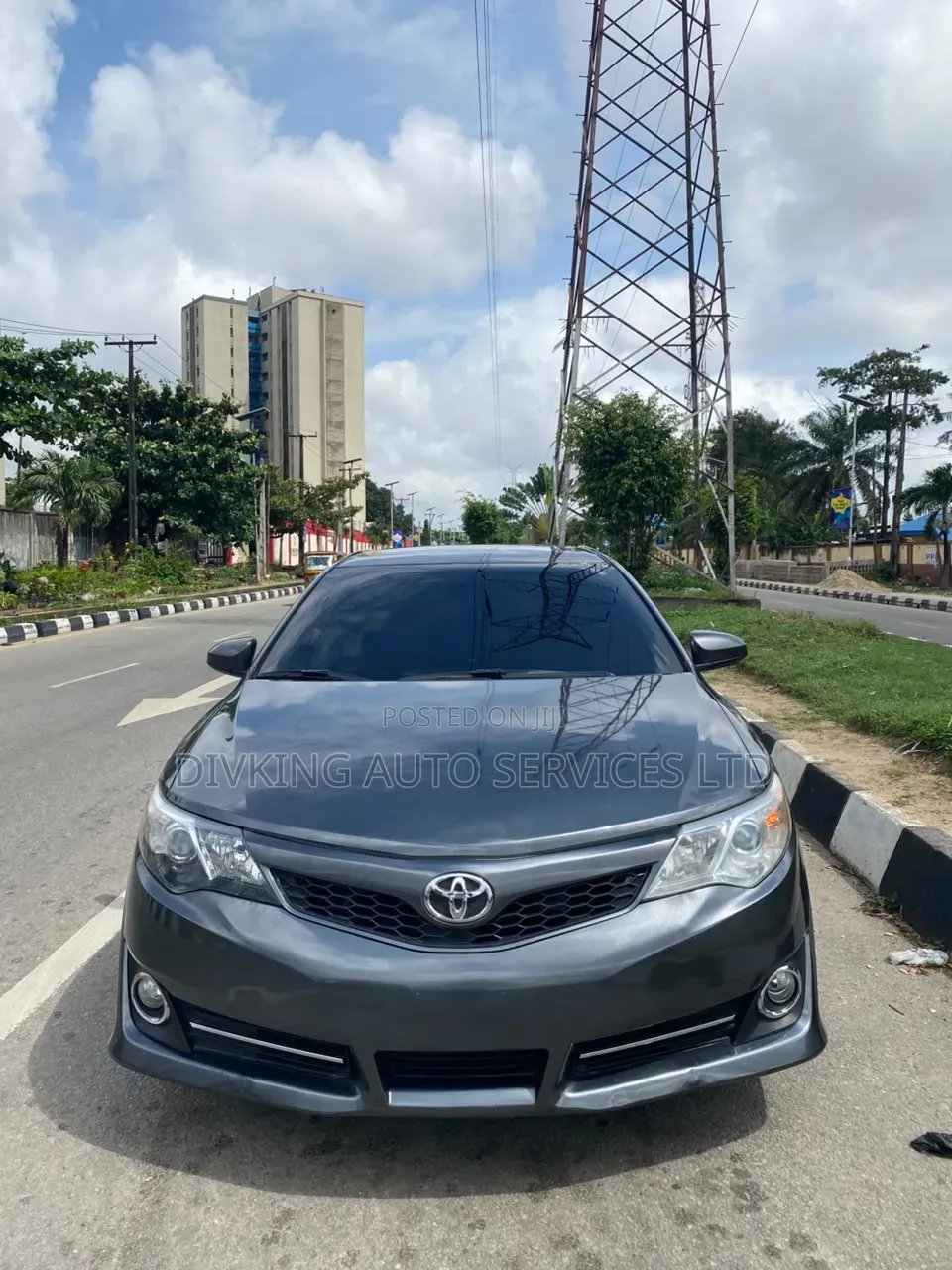 Toyota Camry SE 4dr Sedan (2.5L 4cyl 6A) 2012 Gray