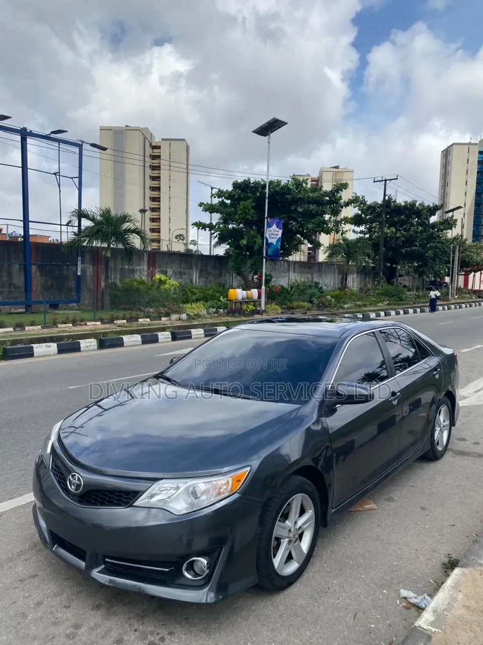 Toyota Camry SE 4dr Sedan (2.5L 4cyl 6A) 2012 Gray