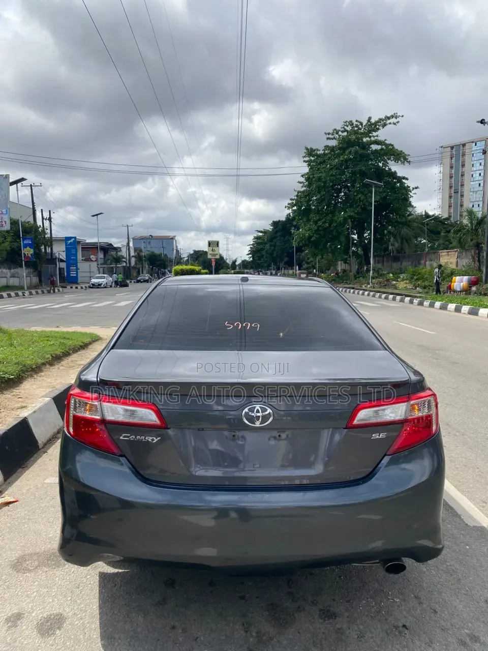 Toyota Camry SE 4dr Sedan (2.5L 4cyl 6A) 2012 Gray