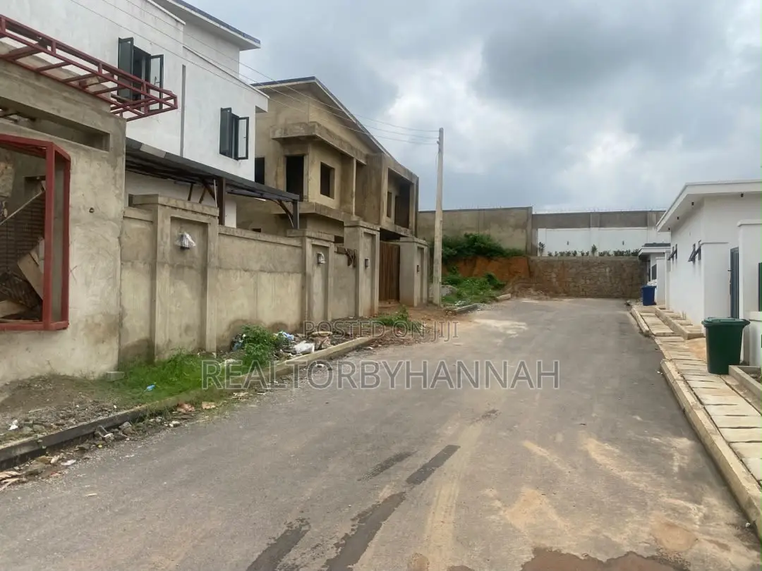 5bdrm Duplex in Admiralry, Asokoro for sale