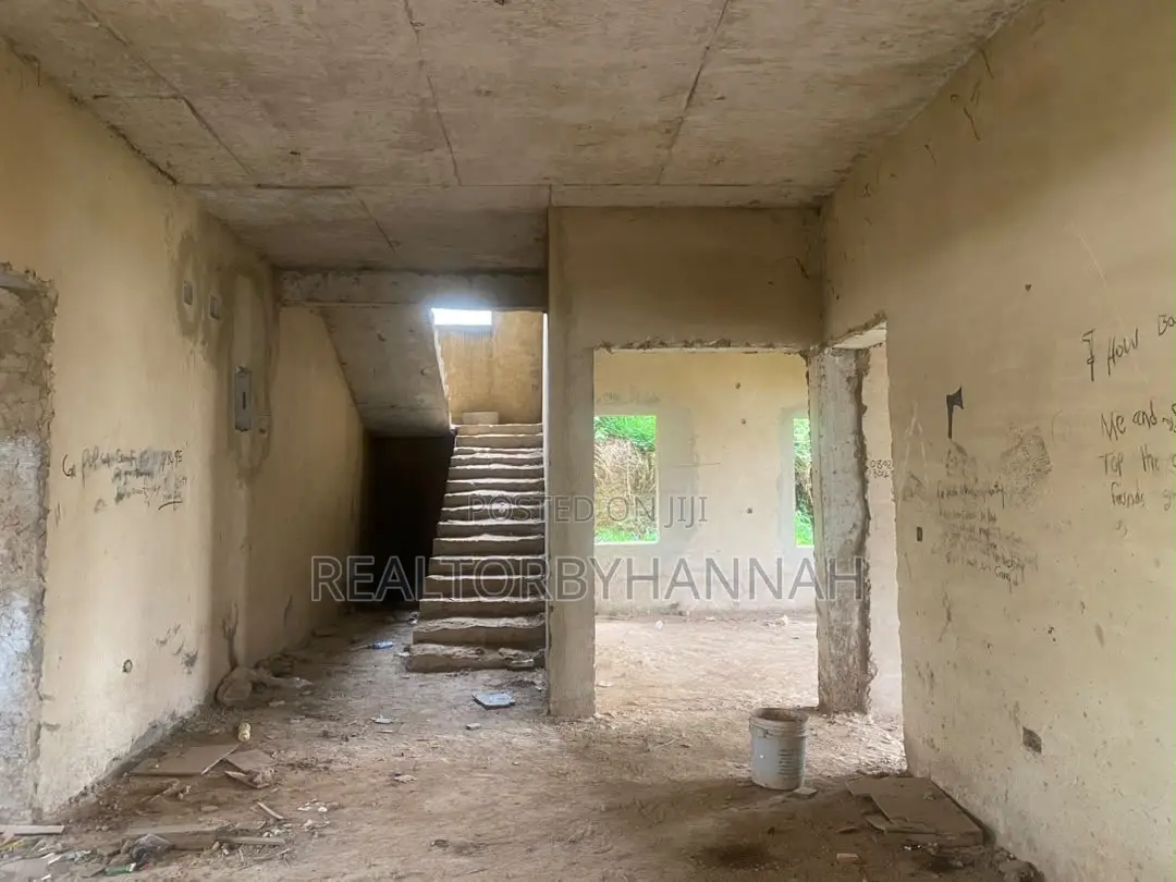 5bdrm Duplex in Admiralry, Asokoro for sale