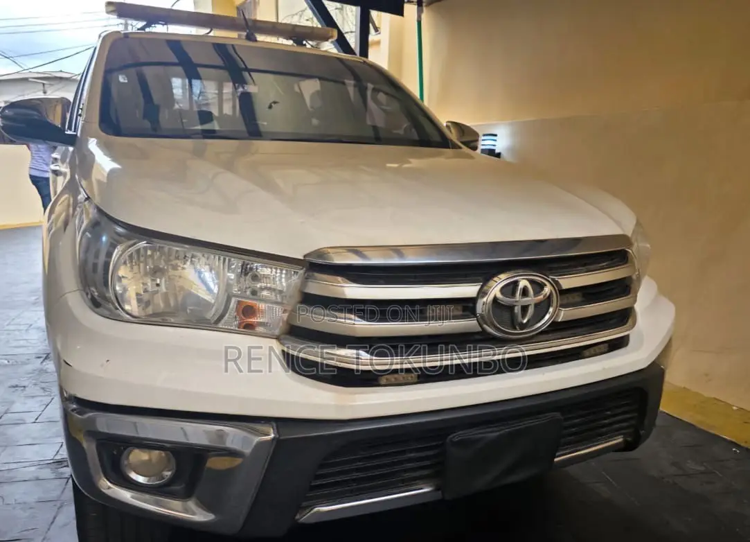 Toyota Hilux 2018 White