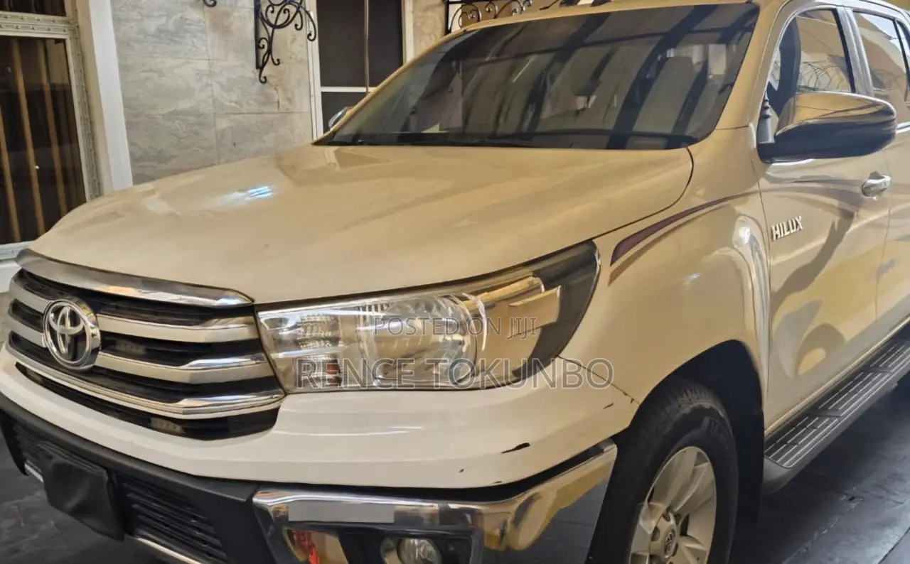 Toyota Hilux 2018 White