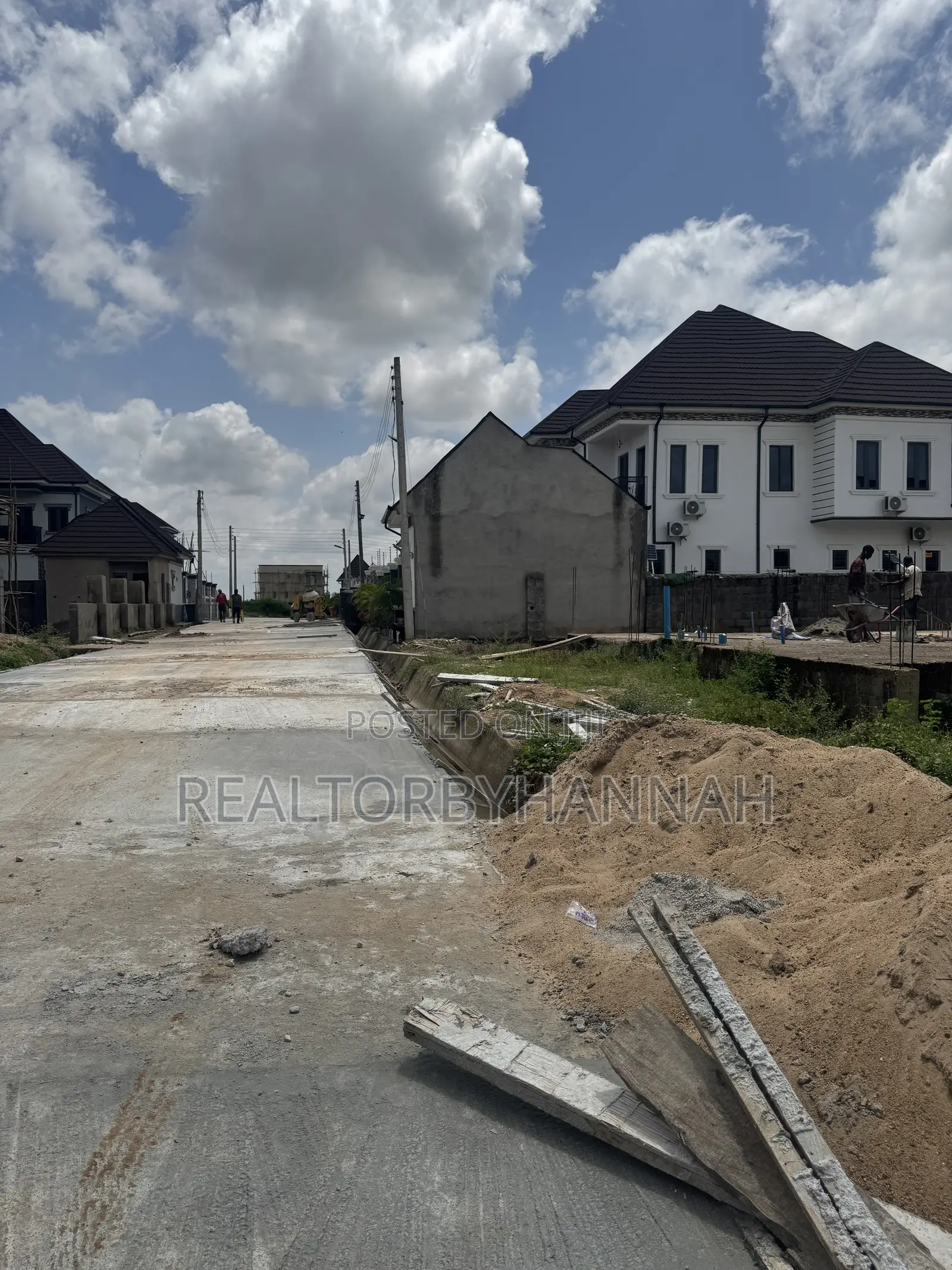 Estate Plot of 450sqm, for 4 Bedroom Stand Alone Duplex + Attached BQ
