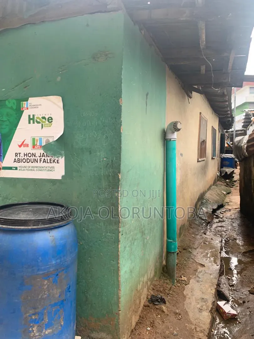 4bdrm House in Ikeja Lagos, Allen Avenue for sale