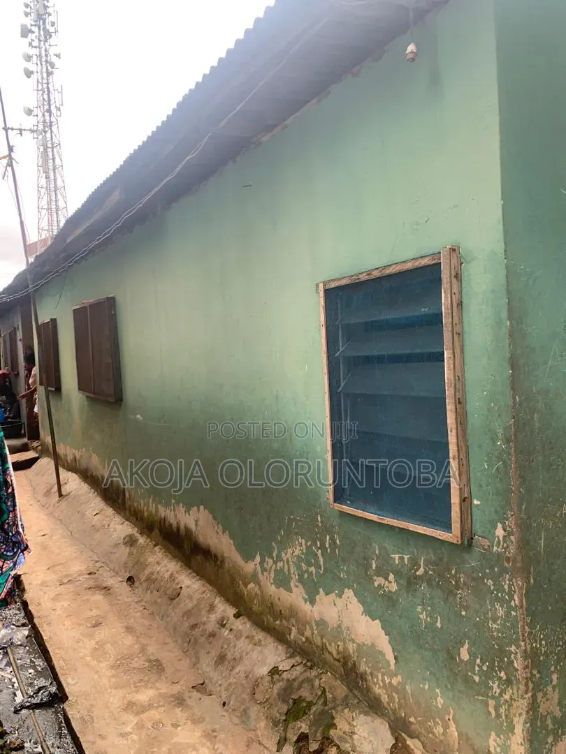 4bdrm House in Ikeja Lagos, Allen Avenue for sale