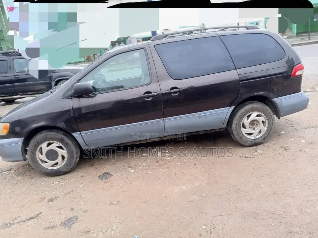 Toyota Sienna 2002 Red
