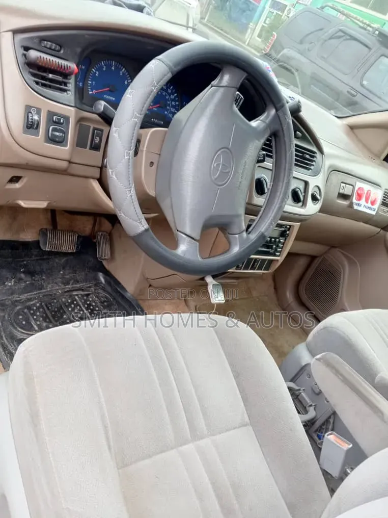 Toyota Sienna 2002 Red