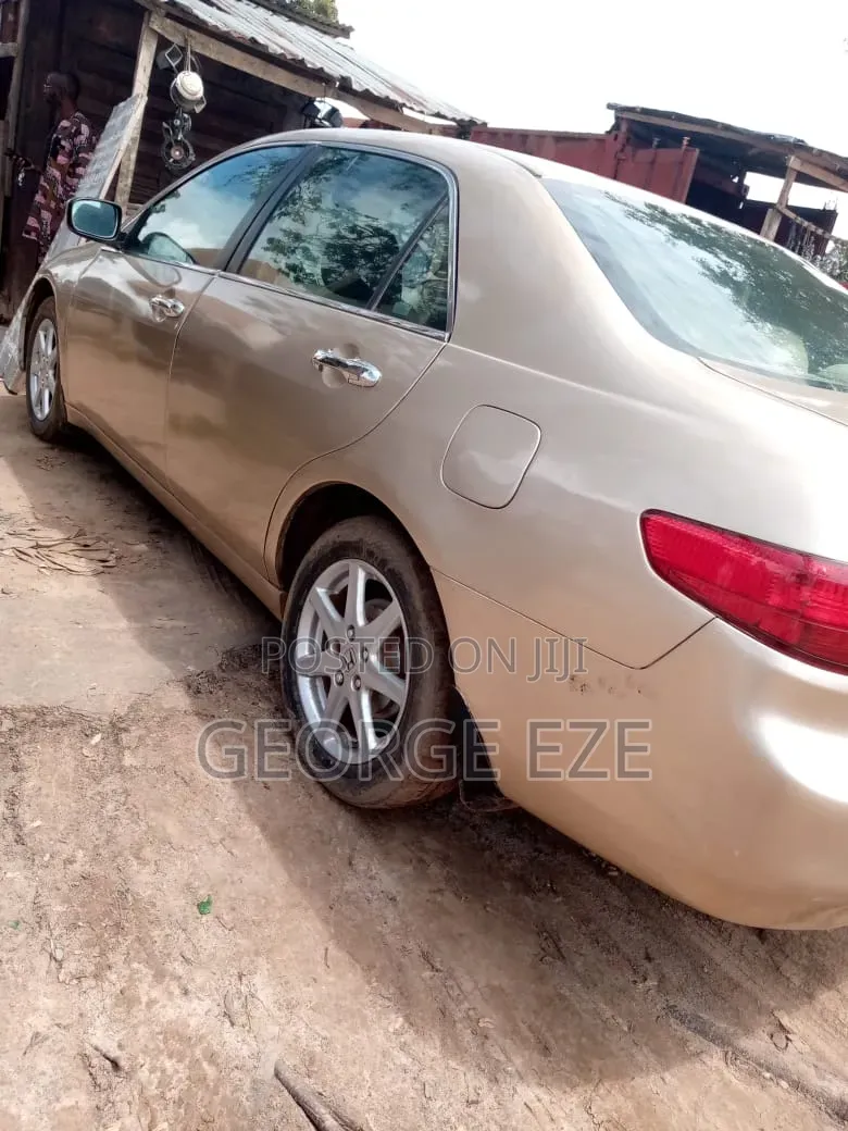Honda Accord 2005 Gold