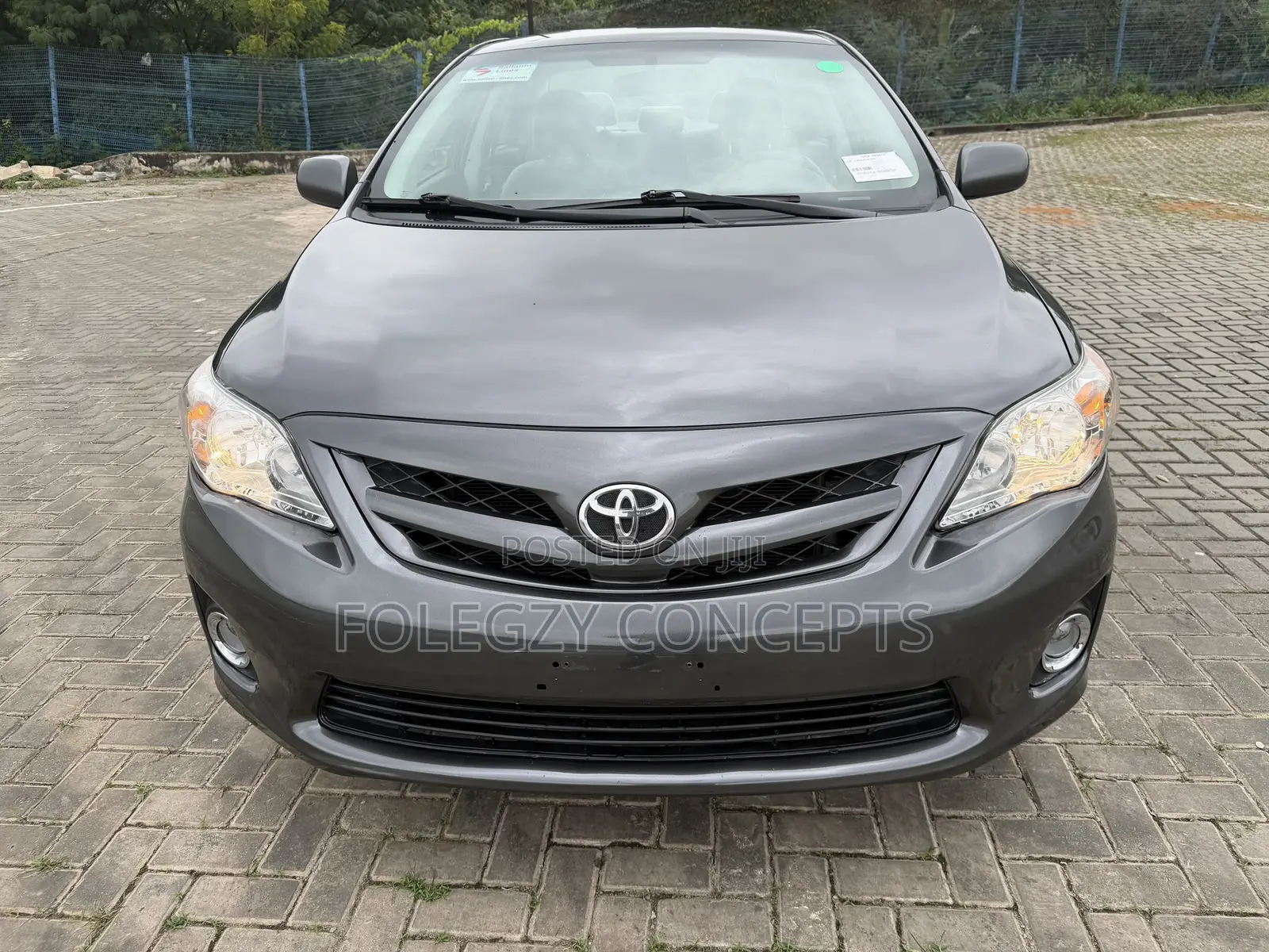 Toyota Corolla LE 4dr Sedan (1.8L 4cyl 4A) 2011 Gray