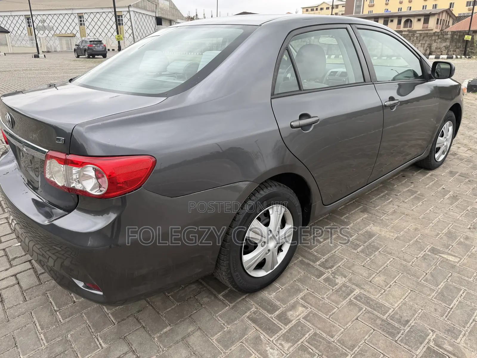 Toyota Corolla LE 4dr Sedan (1.8L 4cyl 4A) 2011 Gray