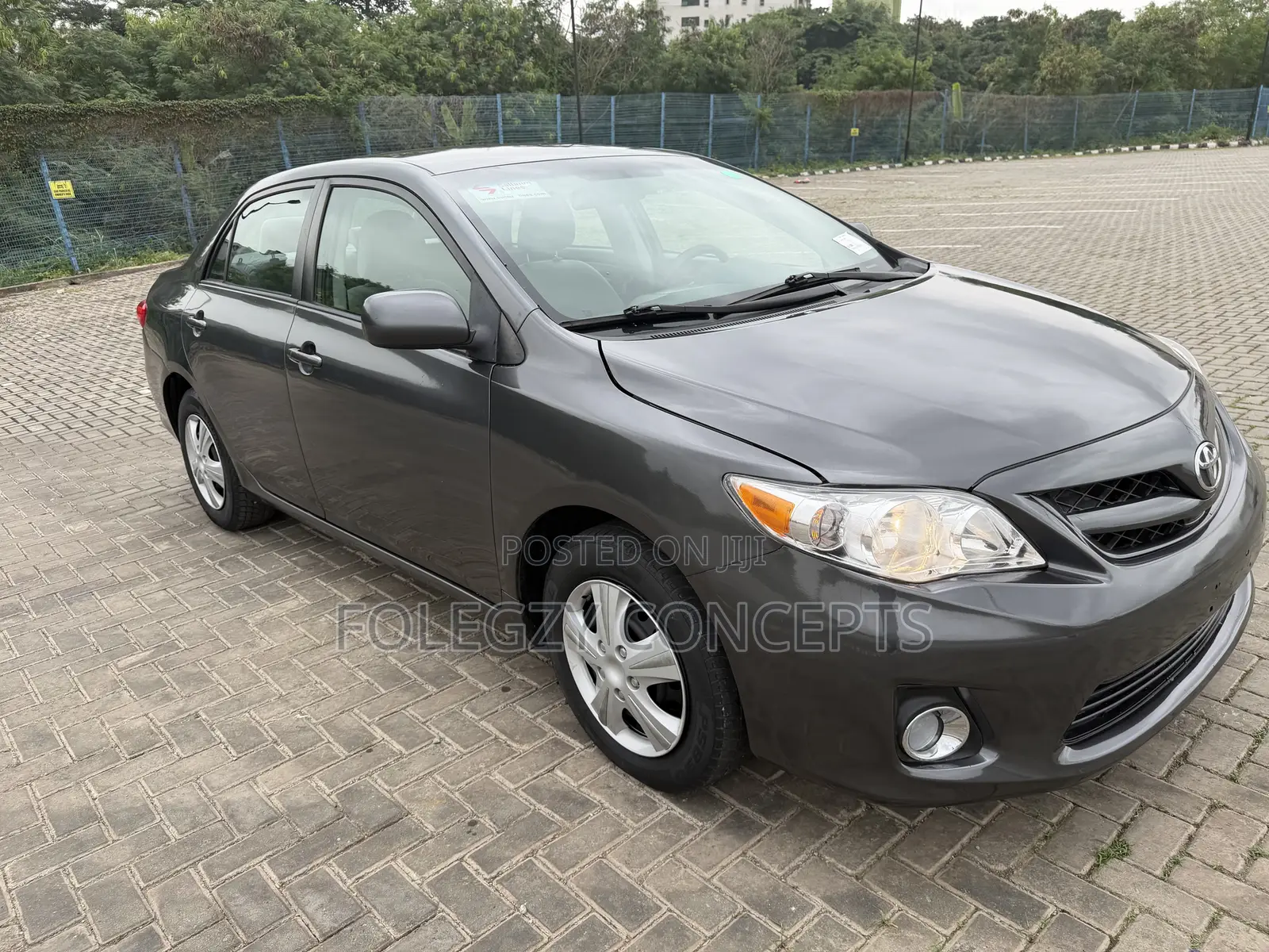 Toyota Corolla LE 4dr Sedan (1.8L 4cyl 4A) 2011 Gray