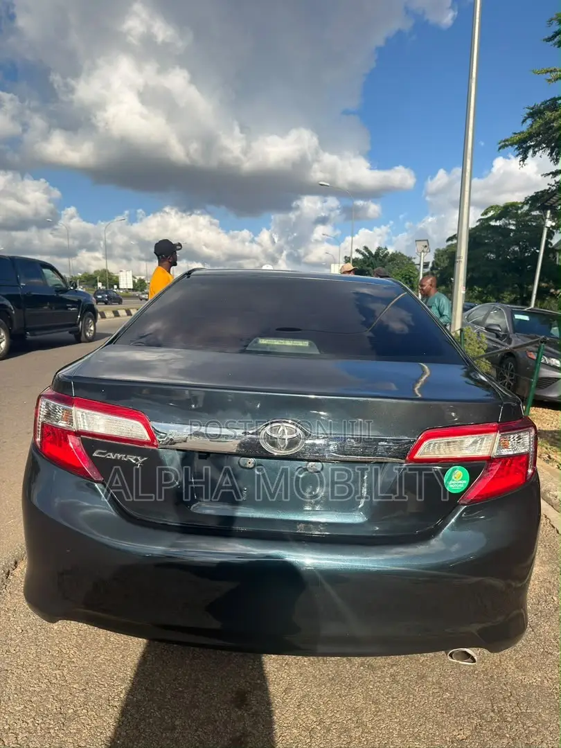 Toyota Camry SE 4dr Sedan (2.5L 4cyl 6A) 2014 Blue