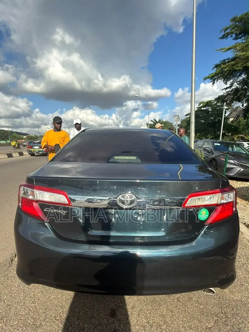 Toyota Camry SE 4dr Sedan (2.5L 4cyl 6A) 2014 Blue