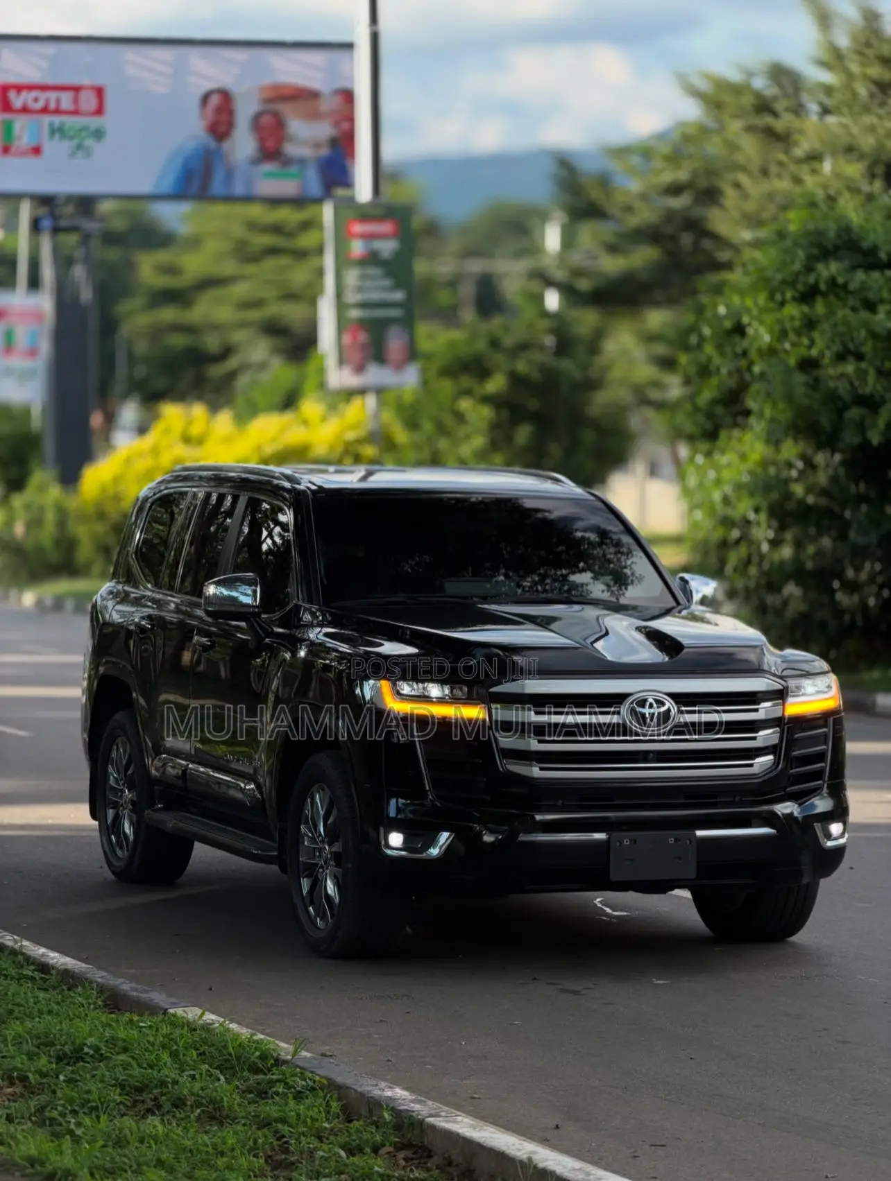 Toyota Land Cruiser LC300 2024 Black