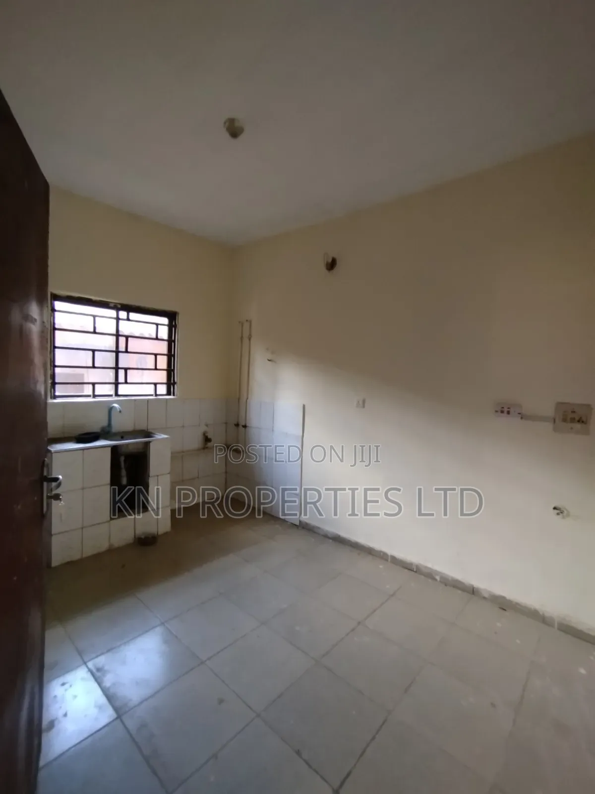 3bdrm Block of Flats in Area 1 for rent