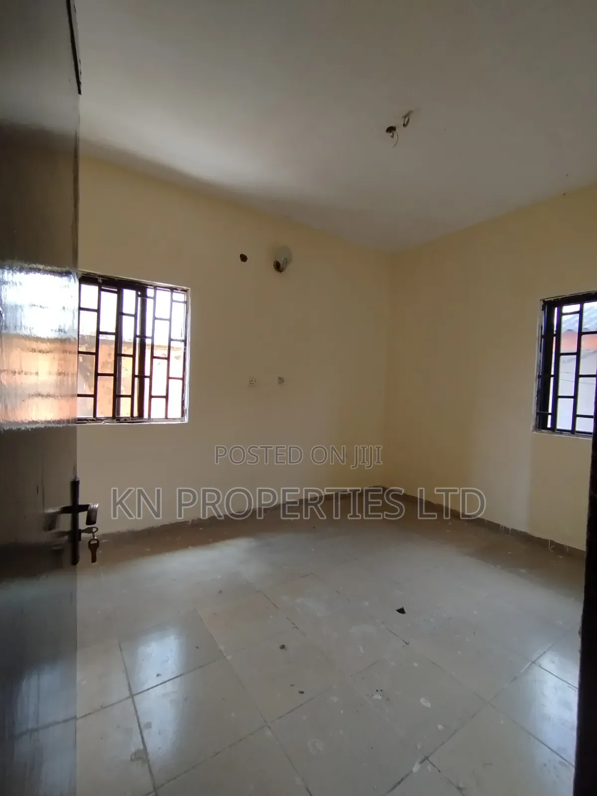 3bdrm Block of Flats in Area 1 for rent