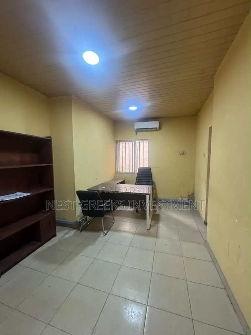 3bdrm Bungalow in Ikeja GRA for rent