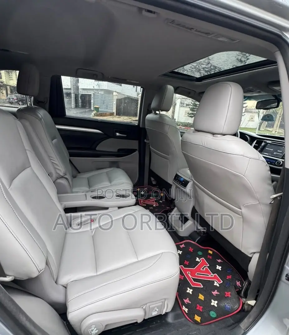Toyota Highlander XLE 4dr SUV (3.5L 6cyl 6A) 2015 Silver