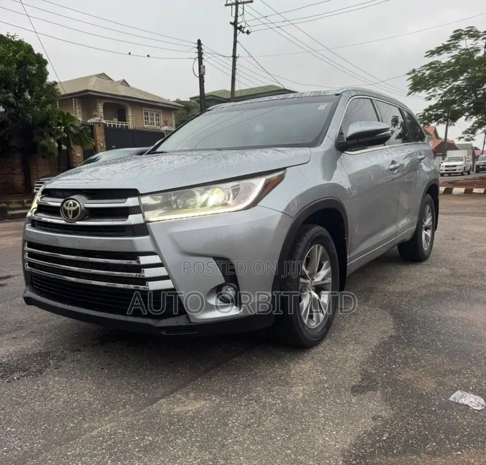 Toyota Highlander XLE 4dr SUV (3.5L 6cyl 6A) 2015 Silver