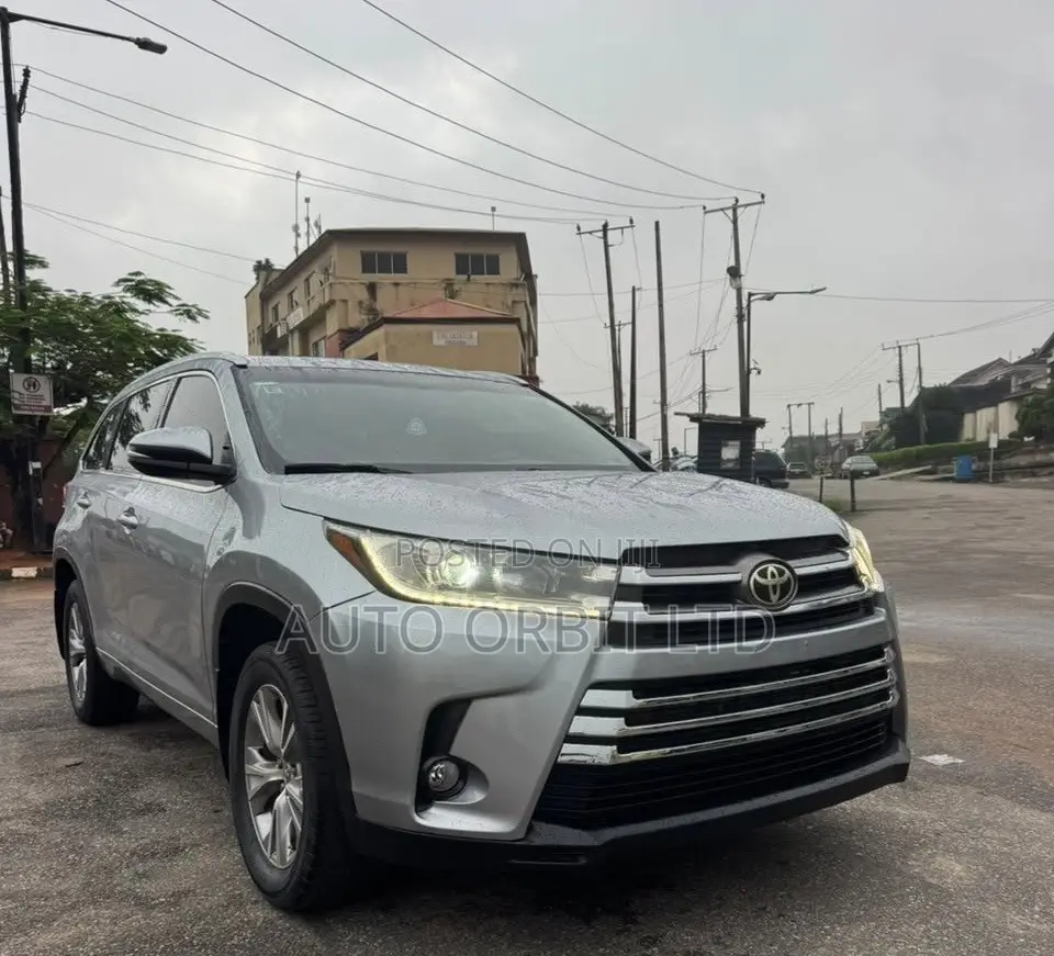 Toyota Highlander XLE 4dr SUV (3.5L 6cyl 6A) 2015 Silver