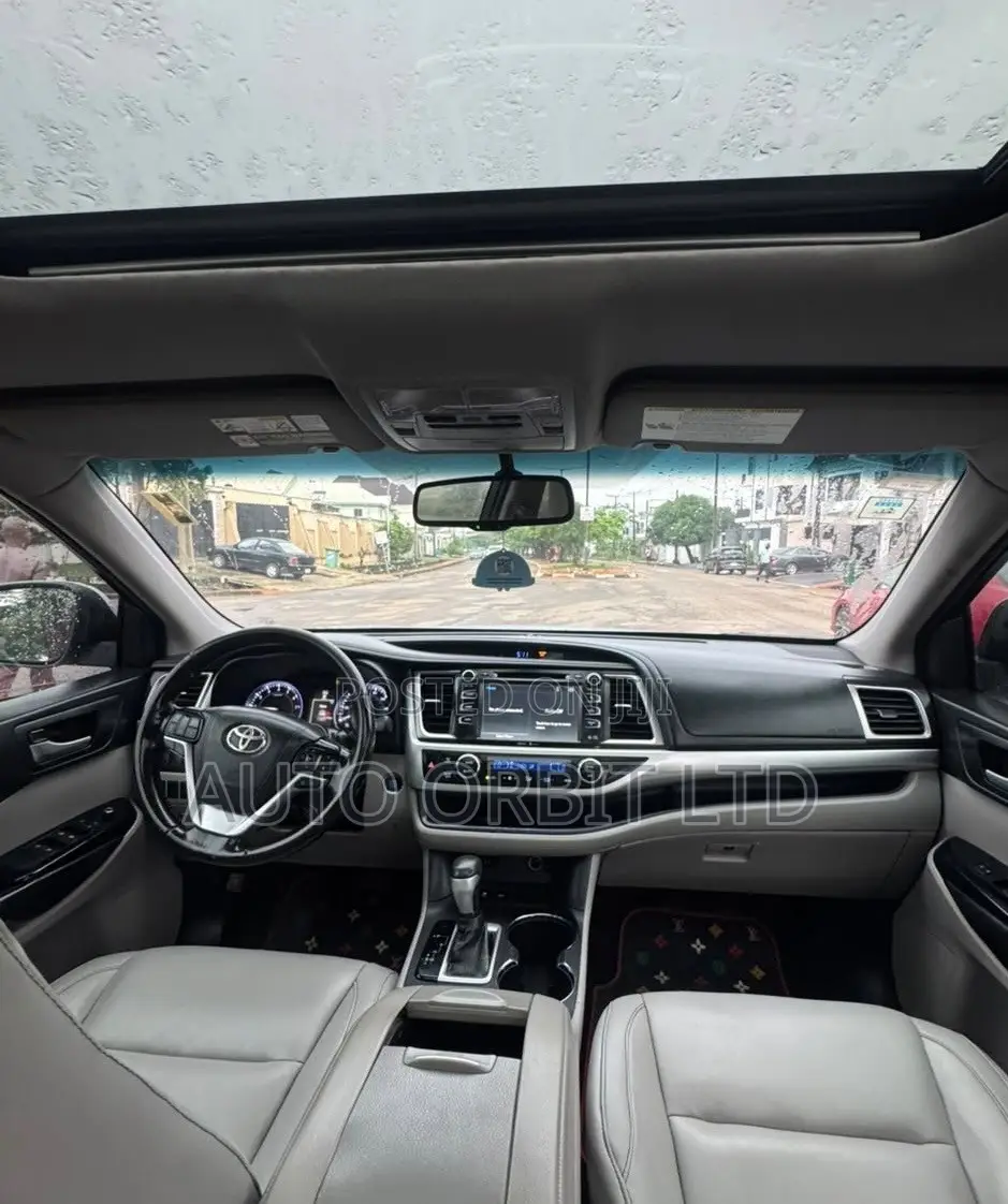 Toyota Highlander XLE 4dr SUV (3.5L 6cyl 6A) 2015 Silver