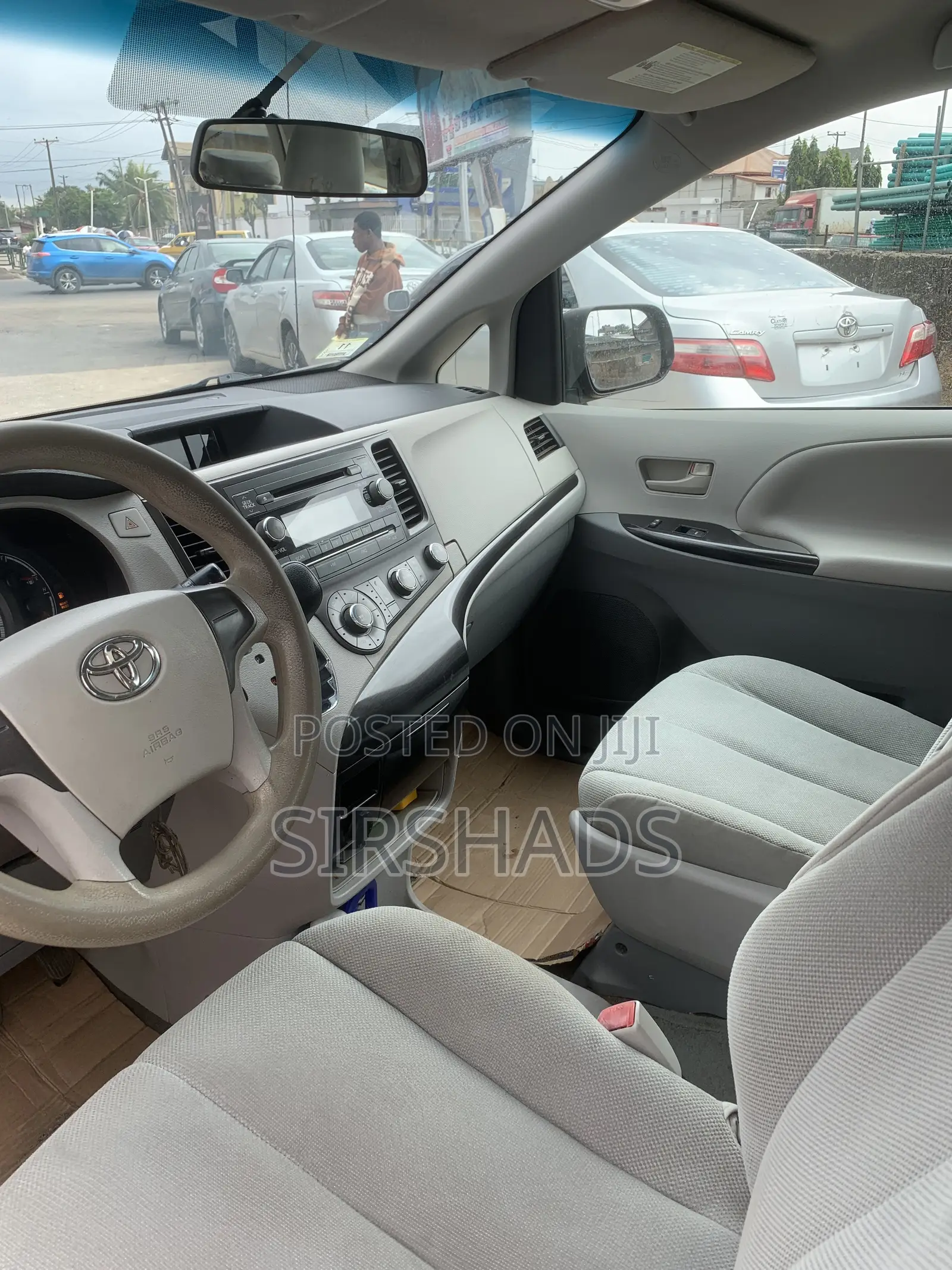 Toyota Sienna 2014 Red