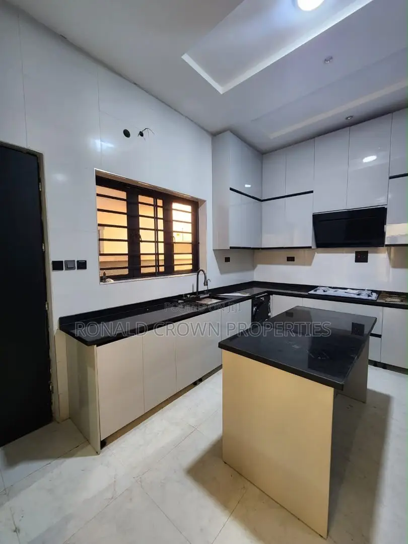 5bdrm Duplex in Opebi for sale