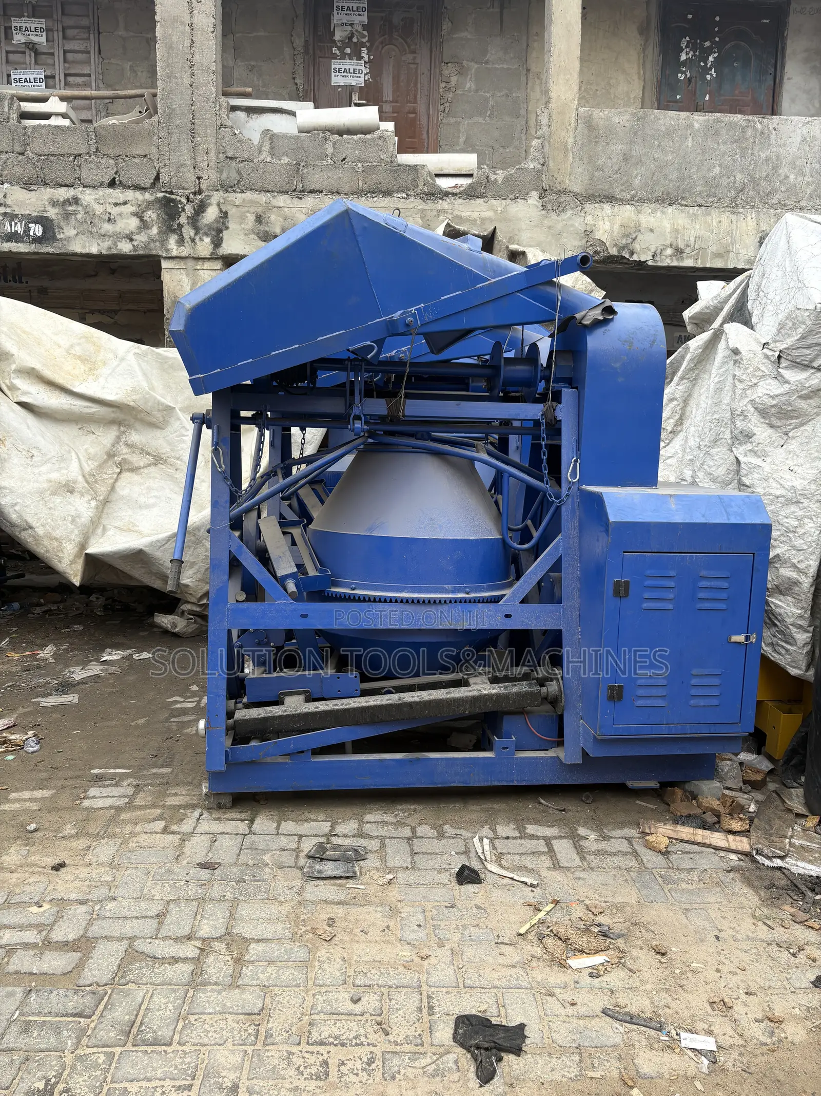 Selfloading Concrete Mixer With Hoist