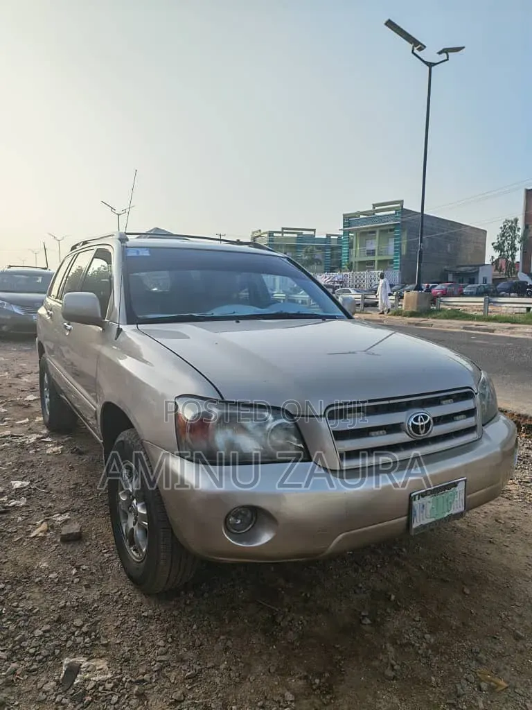 Toyota Highlander 2005 Gold