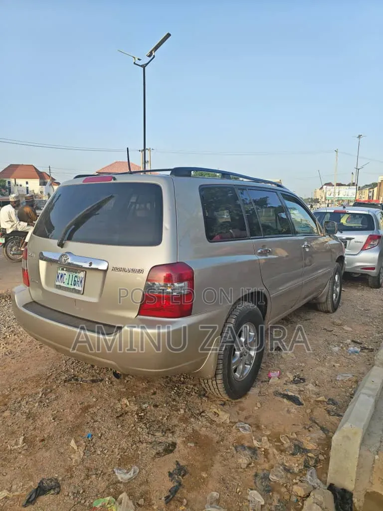 Toyota Highlander 2005 Gold