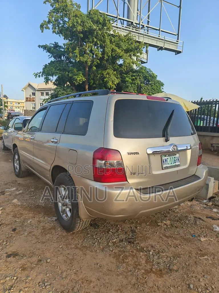 Toyota Highlander 2005 Gold
